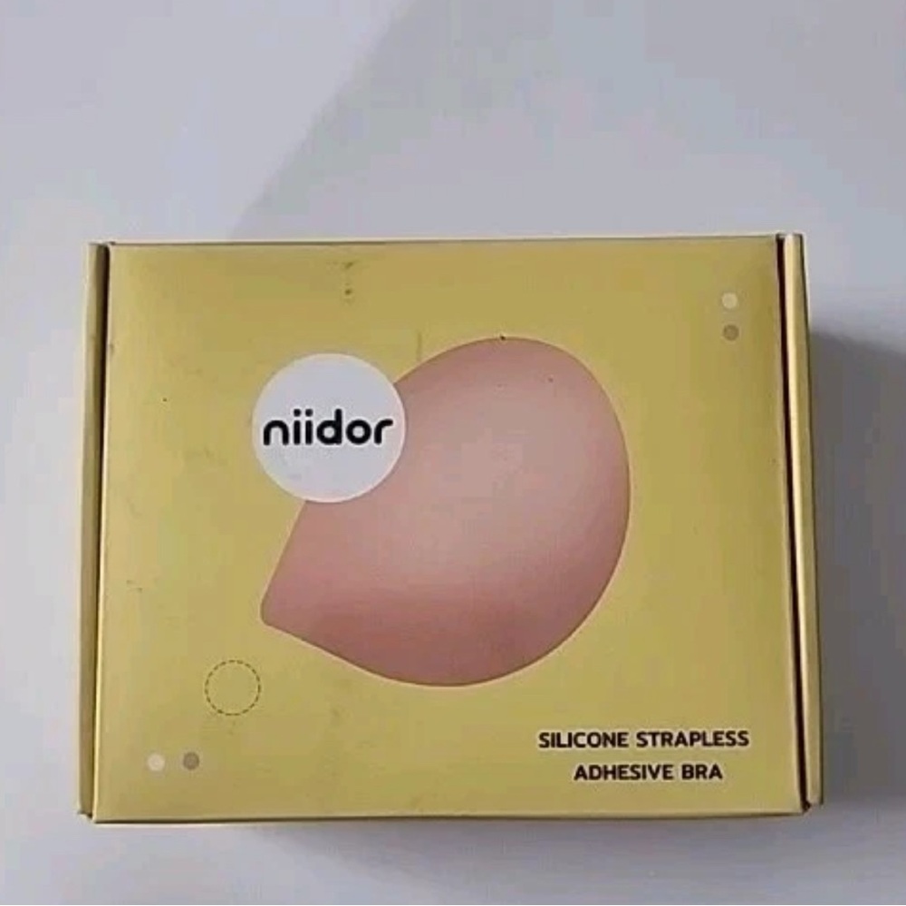 Niidor Silicone Strapless Adhesive Bra
